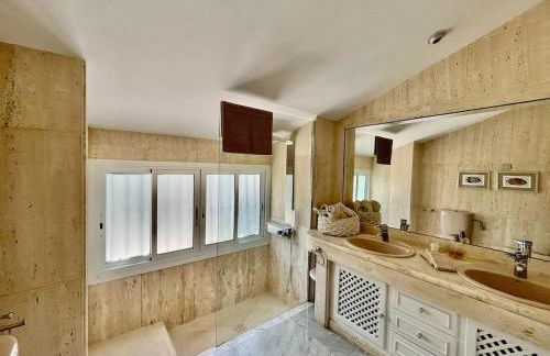 Cozy Townhouse with Sea View - Photo 27