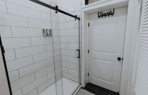 Soulard 4 Bedroom Retreat Near Downtown with Patio and Parking - Foto 47