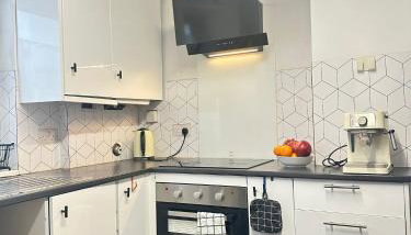 Aldershot Spacious 3-Bedroom House with Fast Wi-Fi & Free Parking - Foto 3