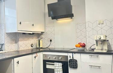 Spacious 3-Bedroom House with Fast Wi-Fi & Free Parking - Foto 3