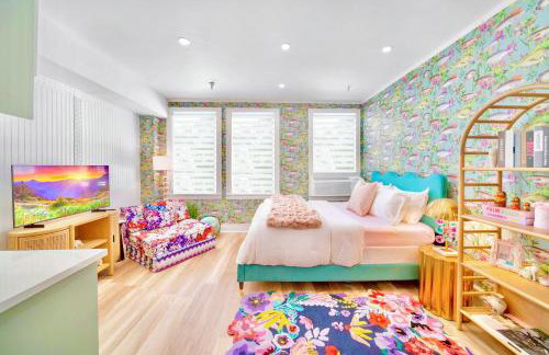 King Bed Mermaid suite - heart of Palm Beach, free parking included - Photo 1