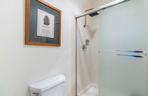 3BR Condo Near Lake & Skiing - Foto 14