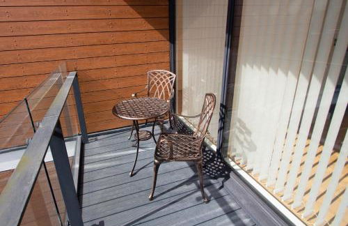 Central Gem: Cosy 2BR with Private Balcony - Foto 37