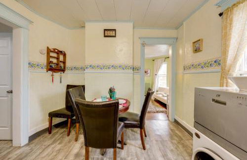 2 Miles to Dtwn! Idyllic Rochester Apt with Hot Tub - Foto 5