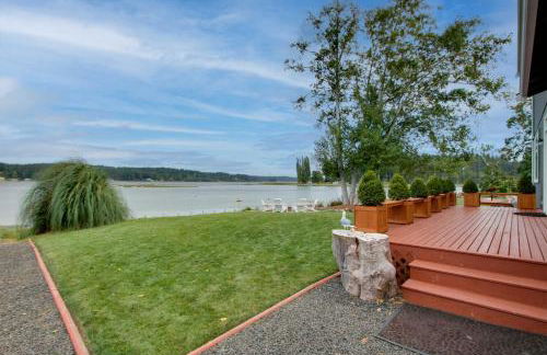 Waterfront Allyn Home with Fire Pit and 2 Kayaks! - Foto 44