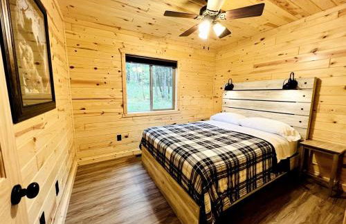 Outstanding Retreat with Dock, Game Space and Lake Views in Wisconsin - Foto 46