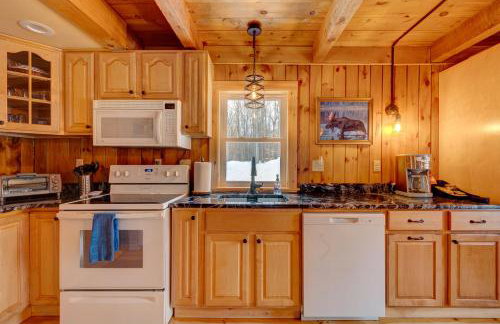 Secluded 2BR Cabin w Hot Tub, Pond, Trails, WiFi - Foto 22