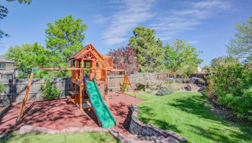 Deep Blue Spacious Escape w Hot Tub & Playground - Foto 4