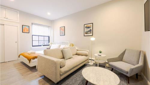 Bold and Spacious Studio Back Bay - Photo 2