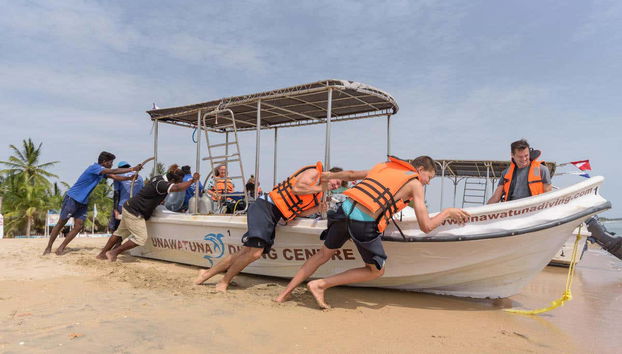 Le bateau à moteur de l'activité