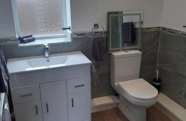 Spacious modern three Bedroom Bungalow ample parking - Foto 15