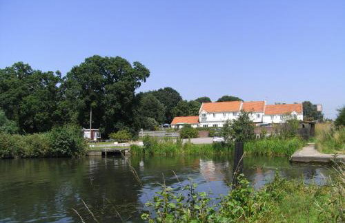 Wayford Bridge Inn Hotel - Photo 18