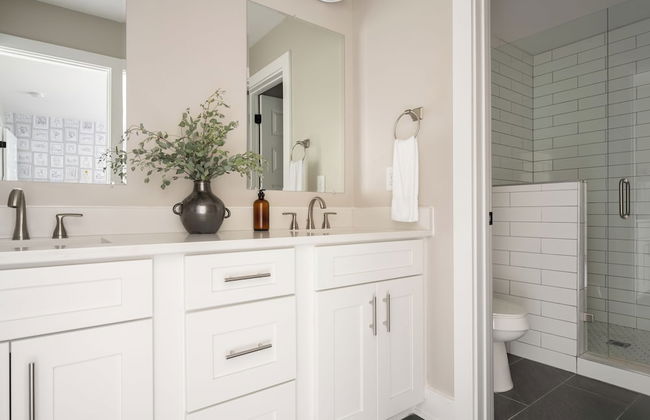 Cherokee by AvantStay – Contemporary Design in a Prime Location - Photo 56