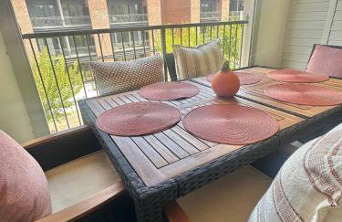 Walk to Stadium, 2 Parking Spots, Balcony & Pool - Foto 14