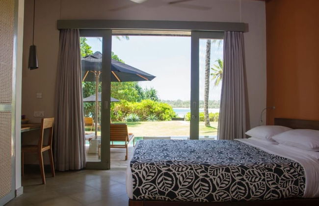 Modern Beach Villa With Roof Garden - Photo 21