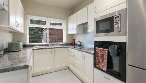 Home from Home 4 Bed - Ideal for Workers & Great for Groups, FREE Parking, Spacious, Pet Friendly Netflix - Foto 5