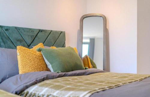 Luxuary 2BR Apt Sleeps 9, Wembley and Park Views - Photo 29