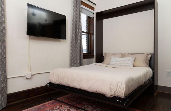 Luxury Multi-unit Historic Building Near Downtown - Photo 12