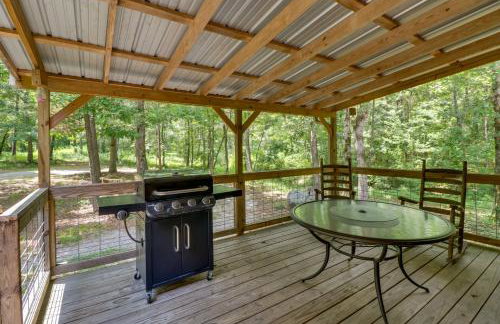 Serene and Secluded Alabama Cabin with Covered Deck! - Foto 23