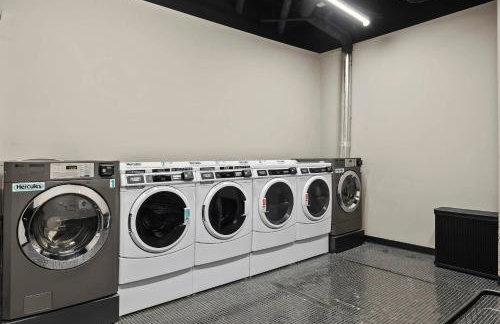 Freeman 201 by Rove Travel - 2BR Condo with Shared Amenities - Foto 38
