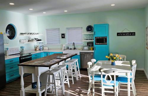 Summer's Little Bay Getaway - Photo 9