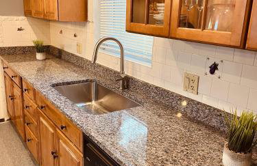 Quiet Two Bedroom in Convenient Location - Foto 1