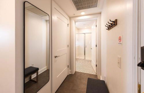 Luxury Downtown Apt with Parking, Gym, and Lap Pool - Foto 13