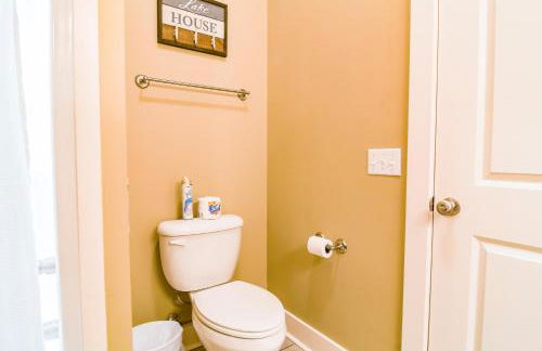 Paradise Point - 4BR Lakefront Haven Dock, Kayaks, & Cozy Firepit - Foto 50