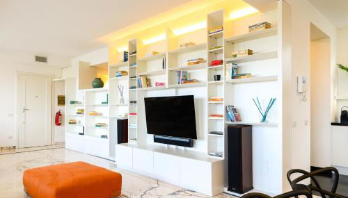 Peaceful Penthouse with Garage by NDP rent - Foto 1