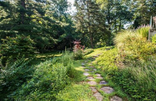 Contemporary 3 Bedroom Apt with Sauna in Woods - Foto 22