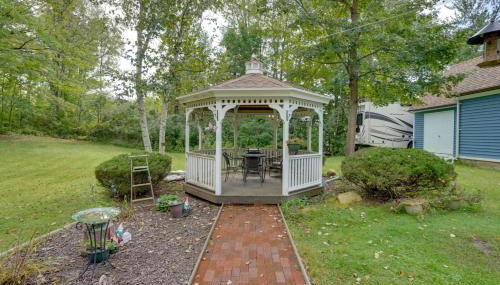 Cozy Pittsfield Gem with Deck, Gazebo and Fireplace - Foto 3, Garden