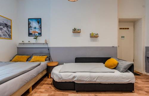 Cozy Retro Chic with Patio and Self Check-in - Foto 9