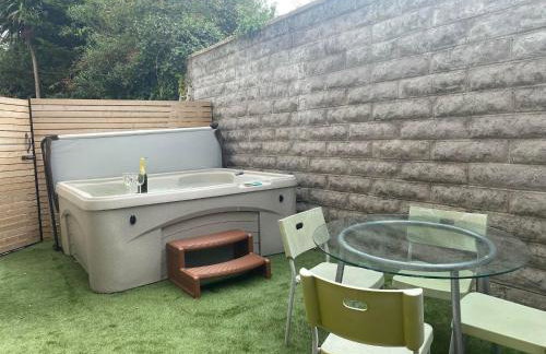 The Annexe Porthcawl Pet Friendly 2 Bedroom Flat with King Size bed bunk beds and sofa bed sleeps up to 5 people - Photo 3