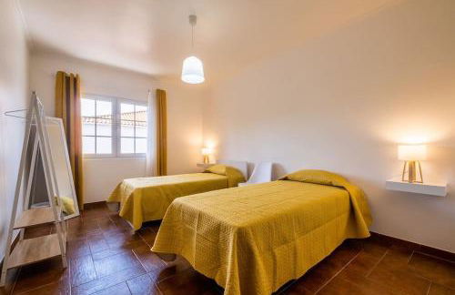 Batalha Family House - Photo 45