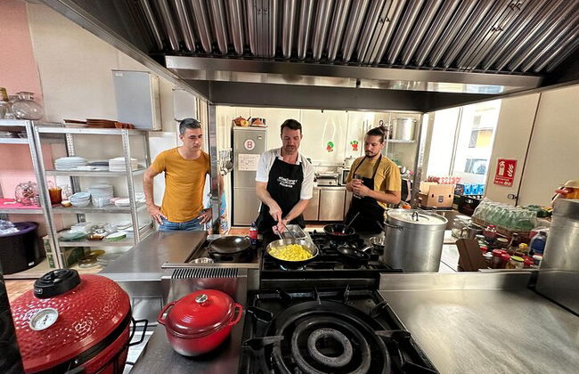 Cours de cuisine de tapas espagnoles avec musique live à la guitare - Photo 4