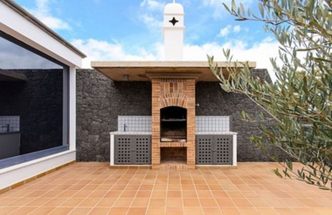 Beautiful 5-bed Villa in Playa Blanca - Photo 41