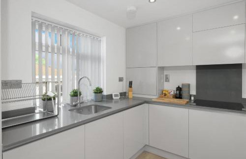 St Martins 2 Bedroom Apartments in Ruislip By 360 Stays - Foto 125