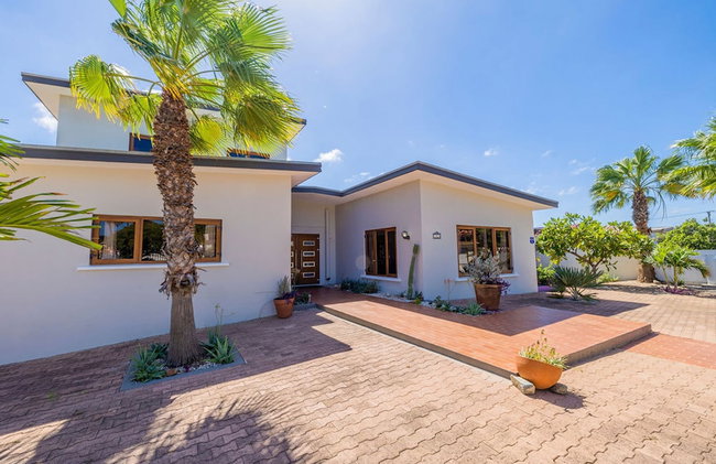 Spacious 4BR Villa Private Pool Cozy Location - Photo 47