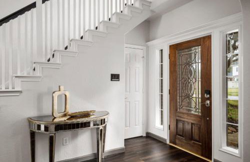 Upscale 4BR Cypress Home w Pool, Hot Tub, Theater, Sleeps 20 - Foto 20