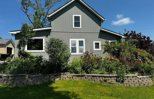 Hillcrest Cottage - Charming Cottage with hot tub and view! - Photo 6
