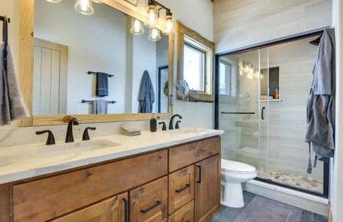 Luxe Cabin w/Hot Tub and Amazing Views - Foto 16