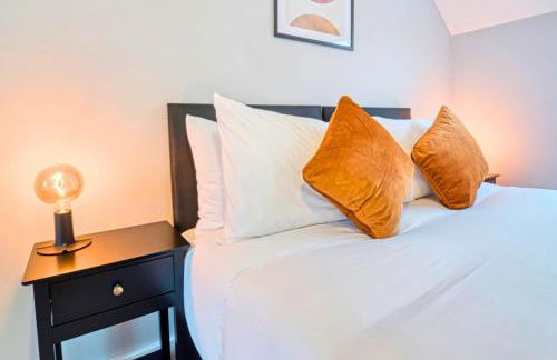 3 Bed House with Office Space in Coventry, by ARP Homes, Central, Driveway & Garage, Garden, Ideal for Contractors, Families & Long stays - Foto 6