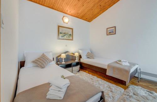 Above The Sea - Foto 77