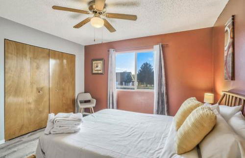 Witches Hollow Pet-Friendly Retreat Near Airport - Foto 34