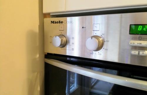 Elegant & spacious parkside 2-bedroom 2-bathroom flat in period building facing Blackheath - parking, great Greenwich location, easy for O2 Arena and City, very near Marathon start line! - Foto 5