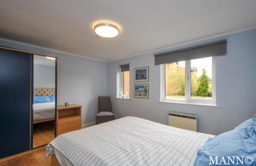 Morden flat close to DLR station with free parking and brand new bed and quality mattress adjacent to metro station also close to O2 and Excel via Cable Car - Foto 2