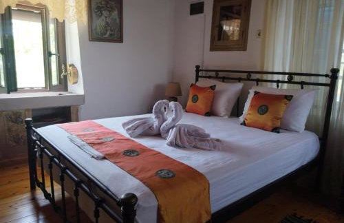 Thalia's Cottage - Cozy, Romantic Retreat with Sea & Mountain views - Photo 19