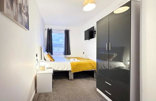 6-Bedroom Contractor House with 9 Beds - Managed by Your Lettings Short Lets & Serviced Accommodation Peterborough including Free Parking and WiFi and Netflix - Photo 8