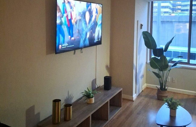 Crystal City Apartments near Reagan Airport - We Host - Photo 43