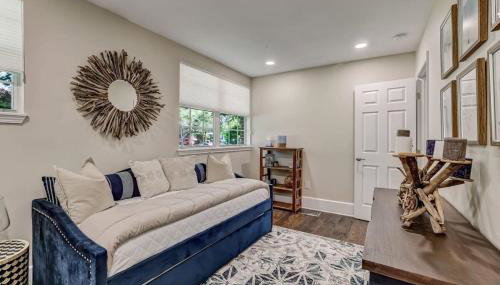 Cozy Riverside Villa - Walkable to Bars & Restaurants - Foto 3